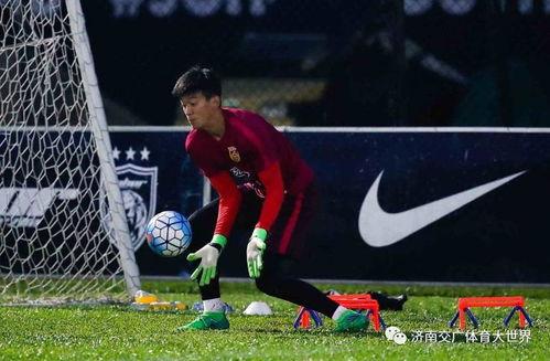 青岛球员爆料新闻报道最新,球队现状及背后故事大揭秘！”  第2张